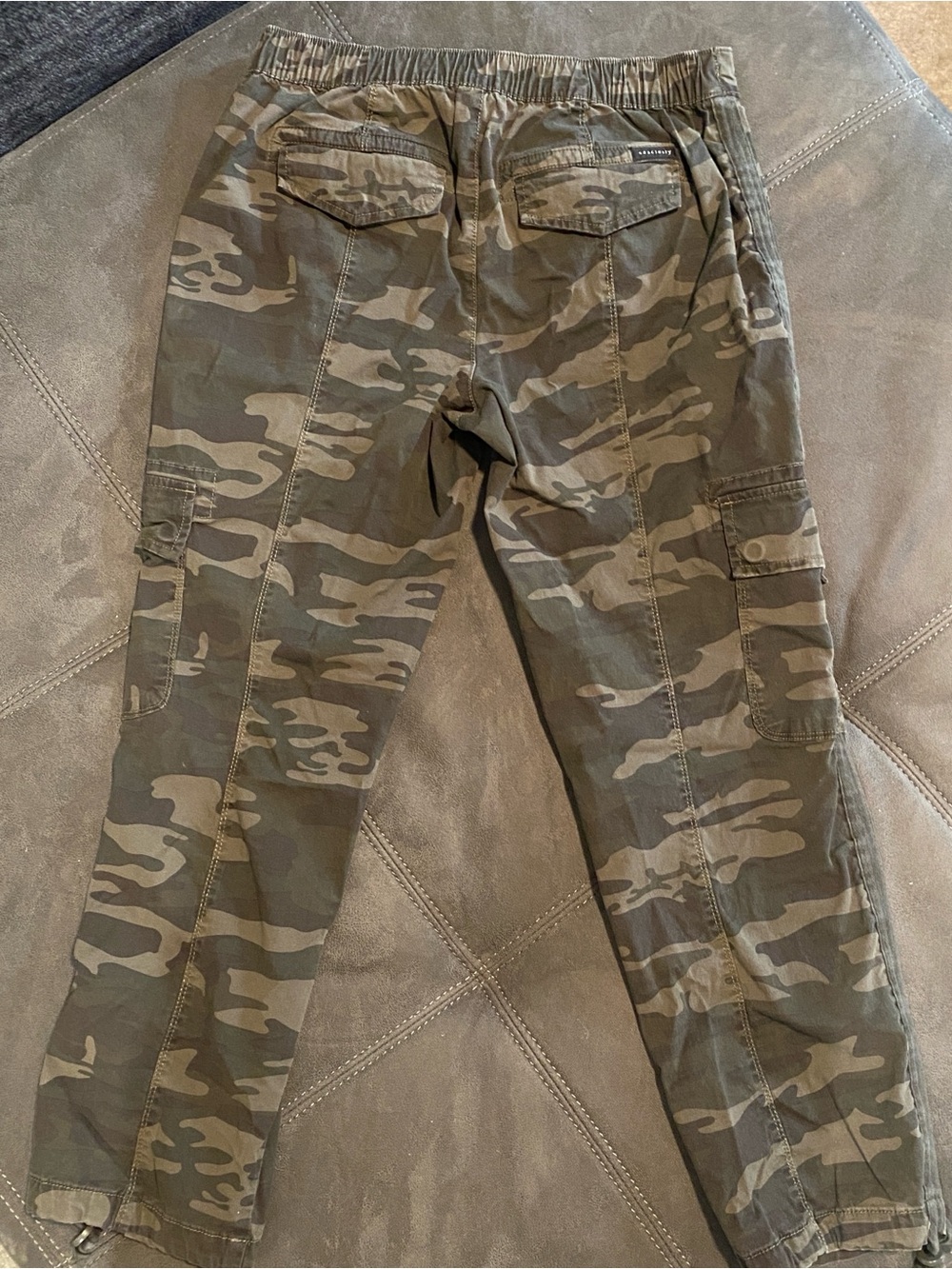 Sanctuary Camo Cargo Pants in Olive Green Sm - Picture 9 of 12